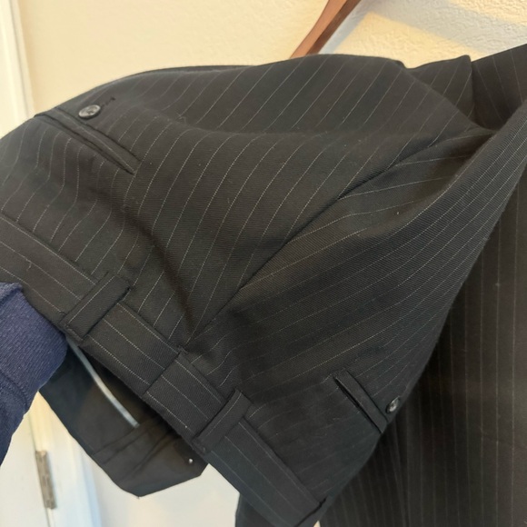 Kenneth Cole Reaction Black And Gray Pinstriped 2 pcs Wool Suit. Size 42… - Picture 16 of 17